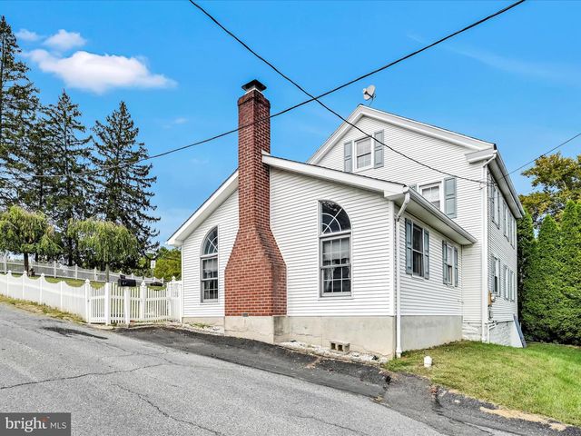 6 W WOOD ST, Pine Grove, PA 17963