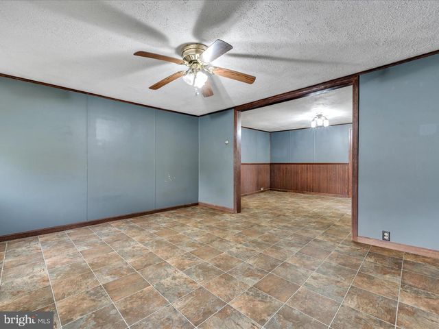 6 W WOOD ST, Pine Grove, PA 17963
