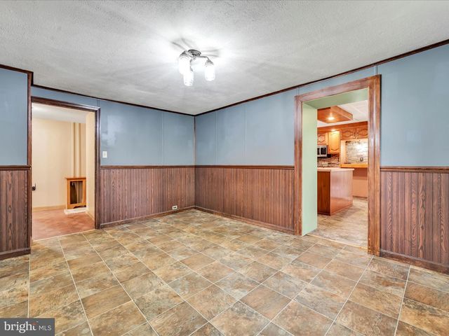 6 W WOOD ST, Pine Grove, PA 17963