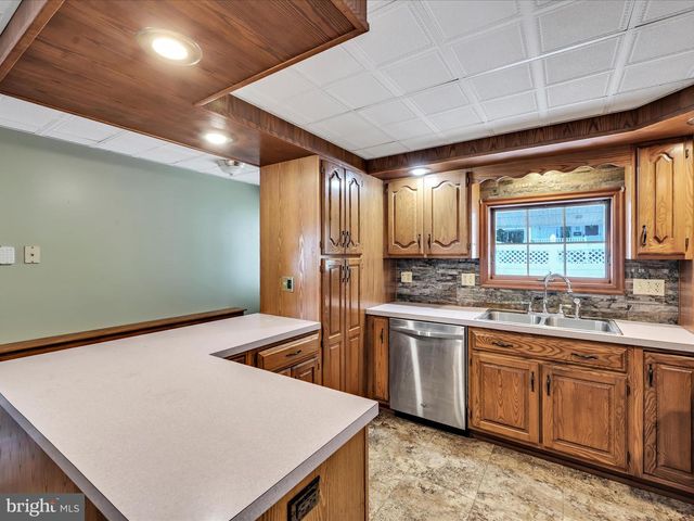 6 W WOOD ST, Pine Grove, PA 17963