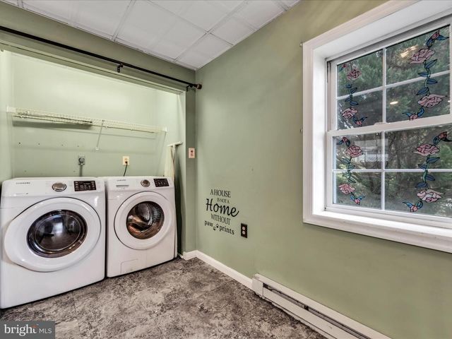 6 W WOOD ST, Pine Grove, PA 17963