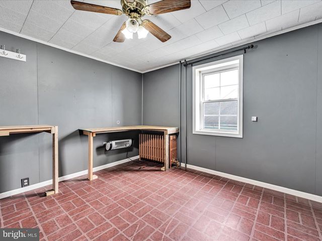 6 W WOOD ST, Pine Grove, PA 17963