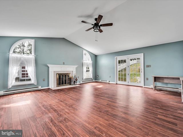 6 W WOOD ST, Pine Grove, PA 17963