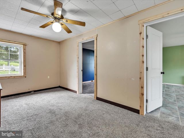 6 W WOOD ST, Pine Grove, PA 17963