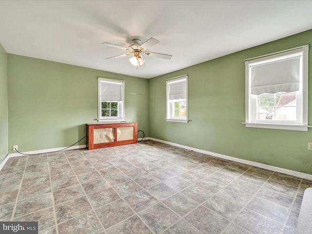 6 W WOOD ST, Pine Grove, PA 17963