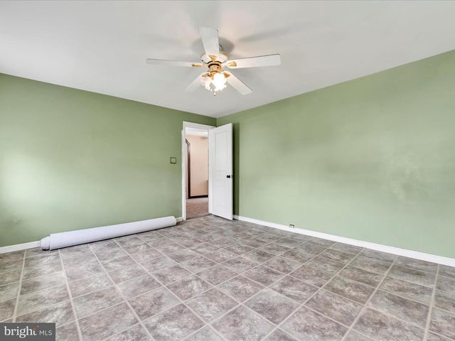 6 W WOOD ST, Pine Grove, PA 17963