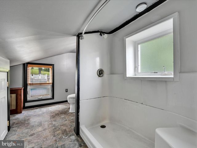 6 W WOOD ST, Pine Grove, PA 17963