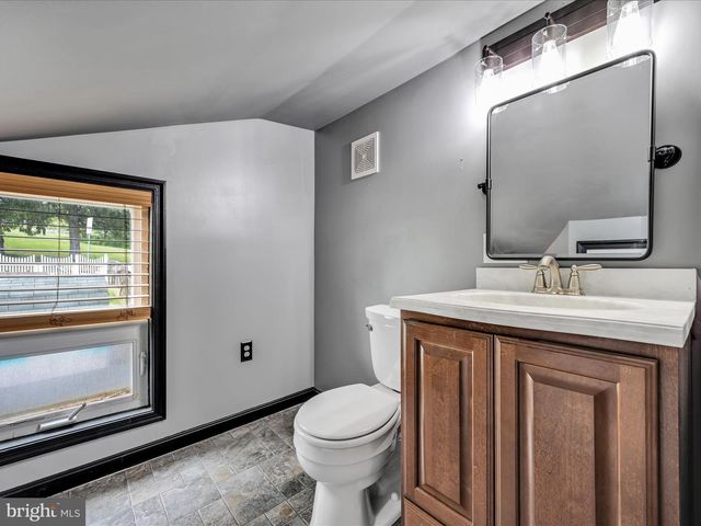 6 W WOOD ST, Pine Grove, PA 17963