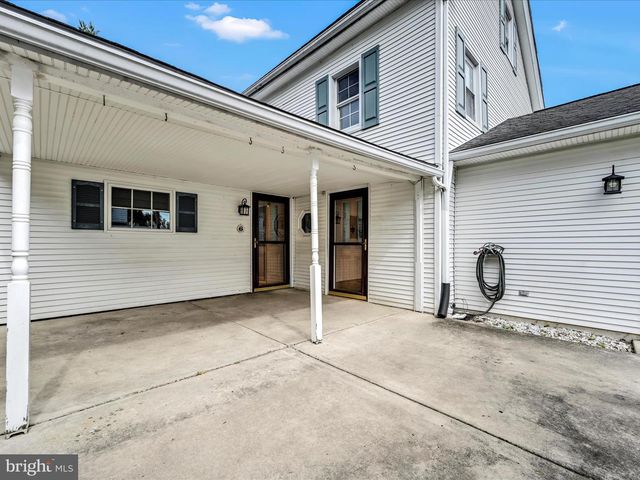 6 W WOOD ST, Pine Grove, PA 17963