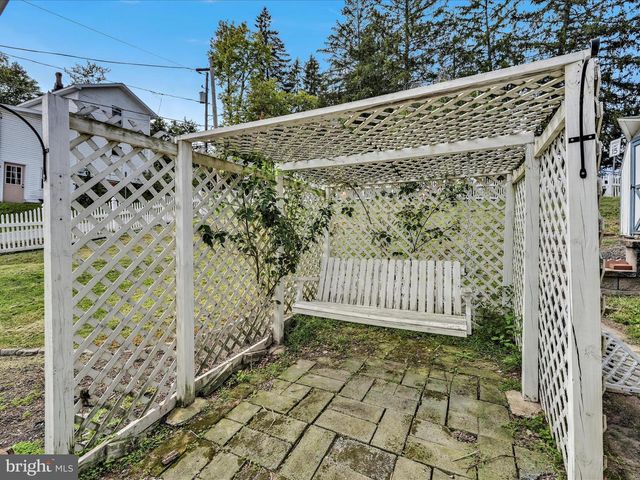 6 W WOOD ST, Pine Grove, PA 17963