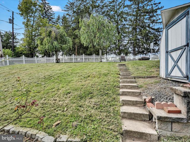 6 W WOOD ST, Pine Grove, PA 17963