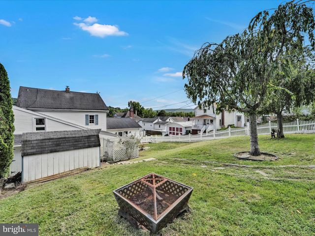 6 W WOOD ST, Pine Grove, PA 17963