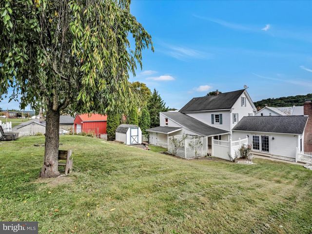6 W WOOD ST, Pine Grove, PA 17963