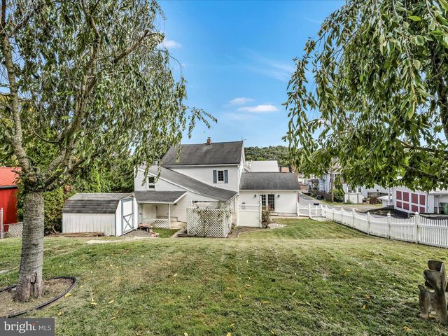 6 W WOOD ST, Pine Grove, PA 17963