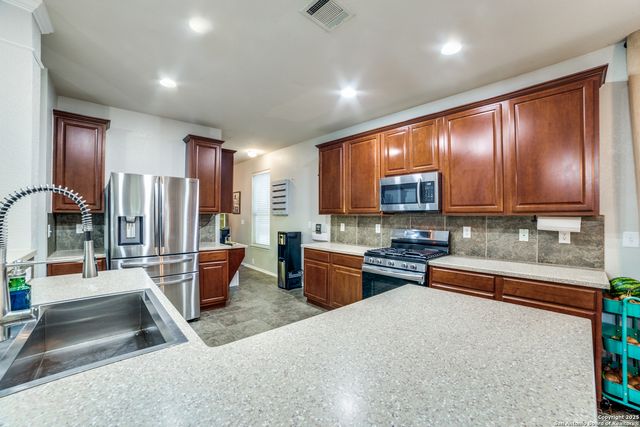 10106 RAMBLIN RIVER RD, San Antonio, TX 78251