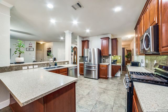 10106 RAMBLIN RIVER RD, San Antonio, TX 78251