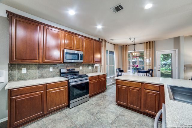 10106 RAMBLIN RIVER RD, San Antonio, TX 78251