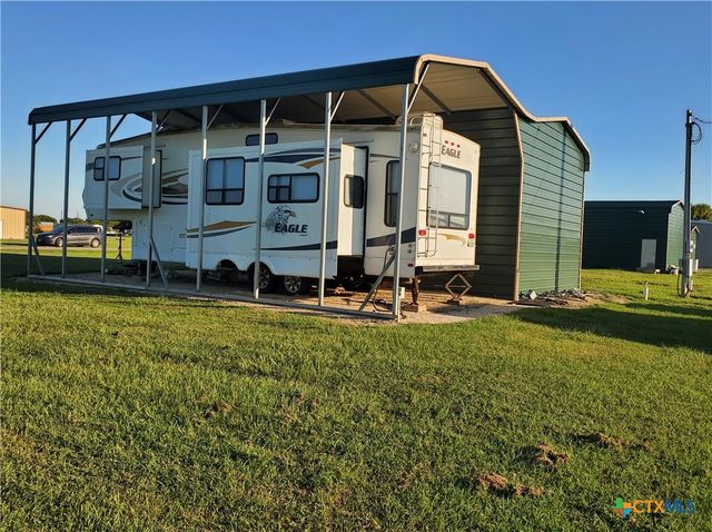 302-304 S 13th Street, Seadrift, TX 77983