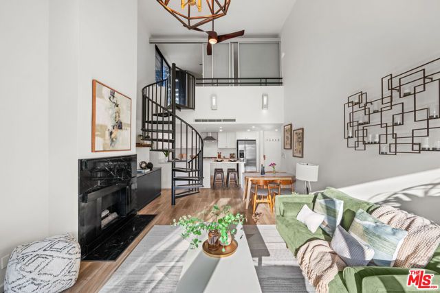 950 N Kings Road 342, West Hollywood, CA 90069