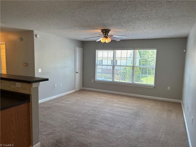 1880 Crest Hollow Drive 204, Winston-salem, NC 27127