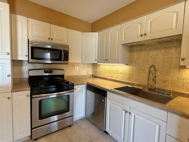 6S010 Steeple Run Drive 2D, Naperville, IL 60540