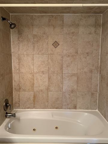 6S010 Steeple Run Drive 2D, Naperville, IL 60540