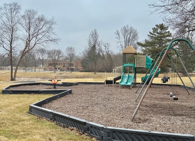 6S010 Steeple Run Drive 2D, Naperville, IL 60540