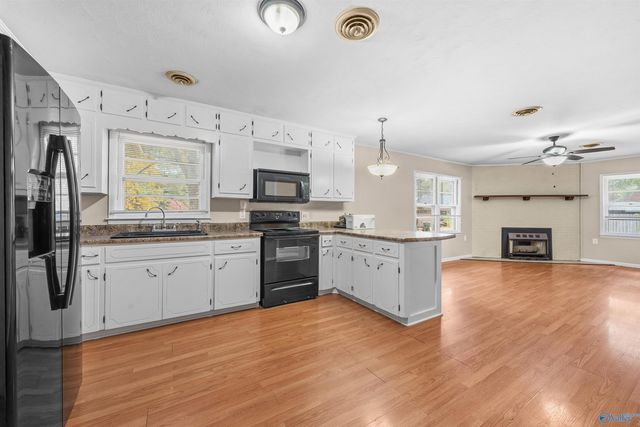 1402 11th Avenue SE, Decatur, AL 35601