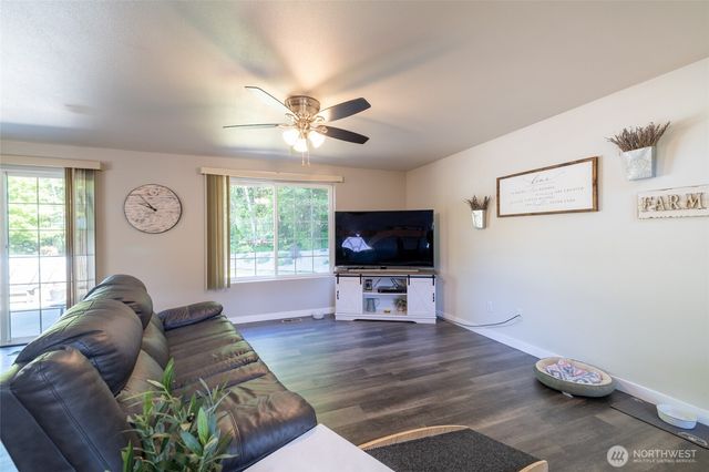 465 33 Sargent Road, Winlock, WA 98596
