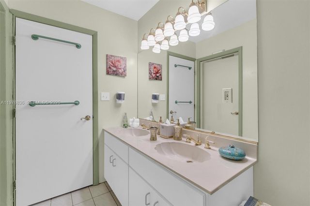 18201 SW 87th Avenue, Palmetto Bay, FL 33157