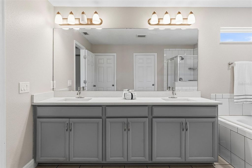 Image 21 of property listing at 3481 MIDDLEBROOK PL, St Cloud, FL 34773