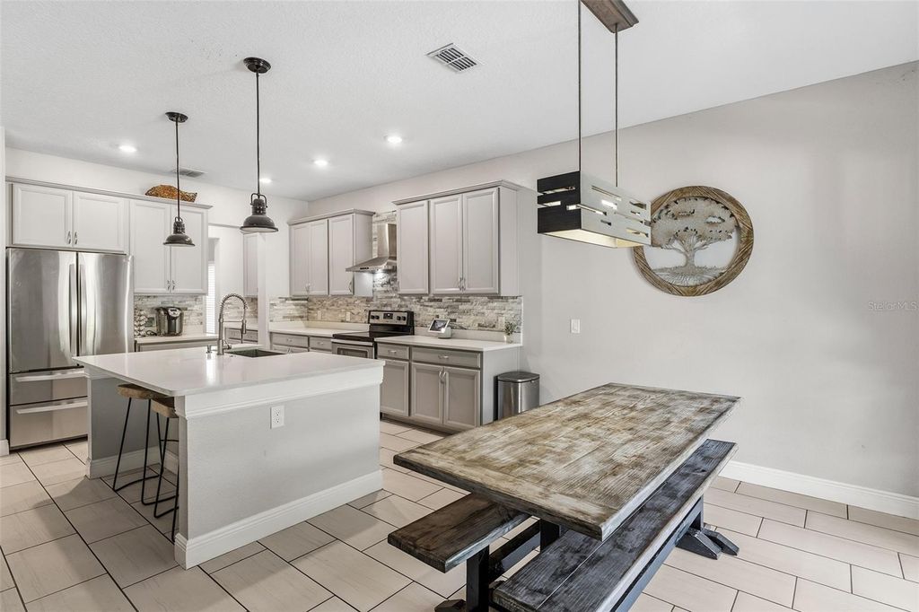 Image 6 of property listing at 3481 MIDDLEBROOK PL, St Cloud, FL 34773