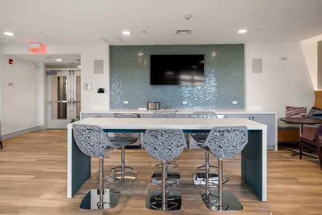 180 Telford St 413, Boston, MA 02135