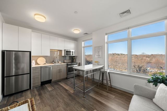 180 Telford St 413, Boston, MA 02135