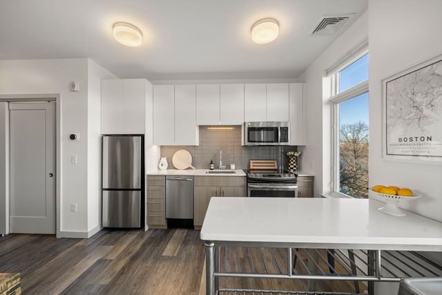 180 Telford St 413, Boston, MA 02135