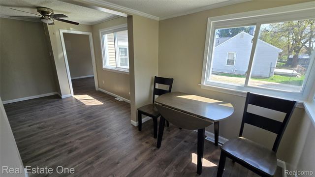 3148 Woodlawn Street, Commerce Charter Township, MI 48390