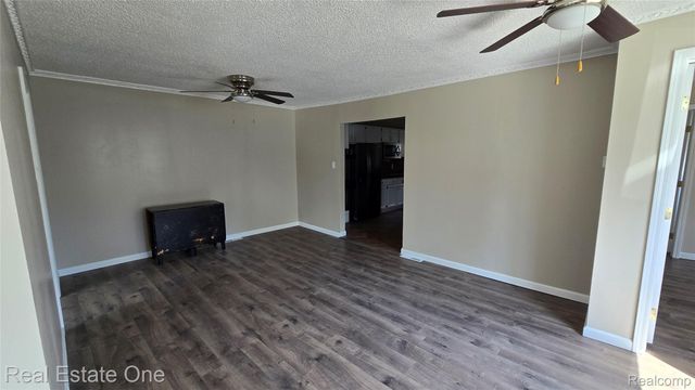 3148 Woodlawn Street, Commerce Charter Township, MI 48390