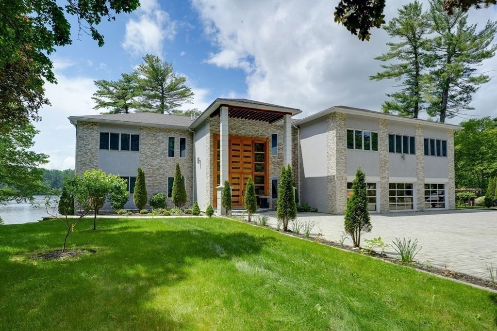 290 Massapoag Rd, Tyngsborough, MA 01879