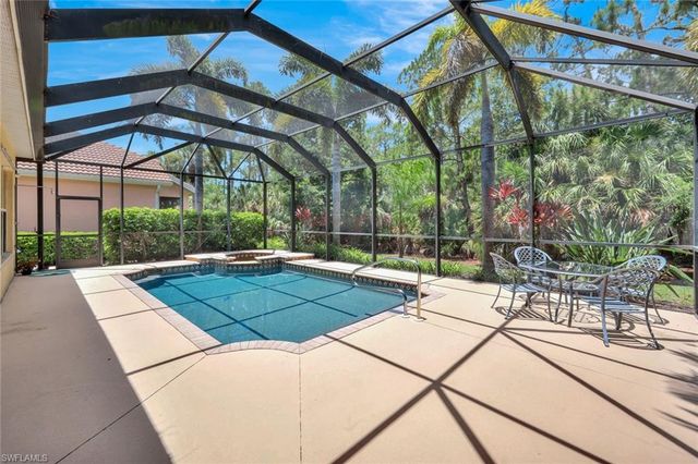 6119 Manchester PL, Naples, FL 34110