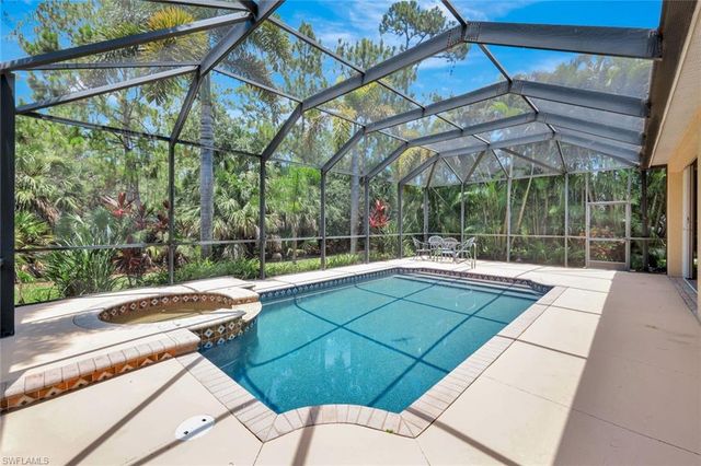 6119 Manchester PL, Naples, FL 34110