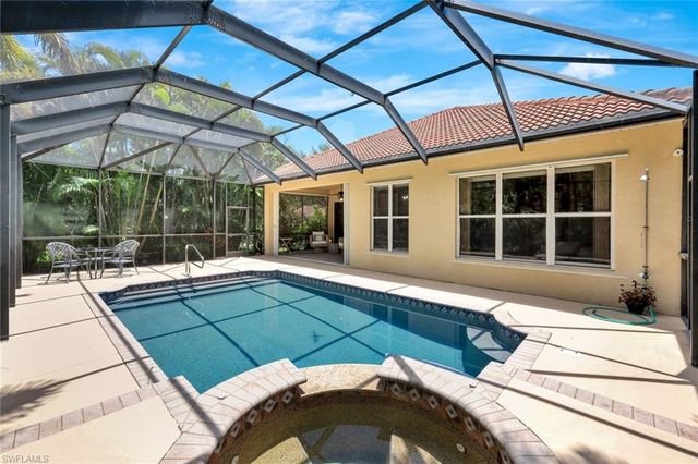 6119 Manchester PL, Naples, FL 34110