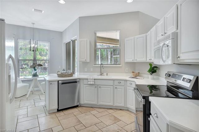 6119 Manchester PL, Naples, FL 34110