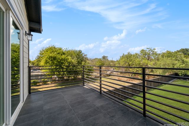 823 W PYRON AVE, San Antonio, TX 78221