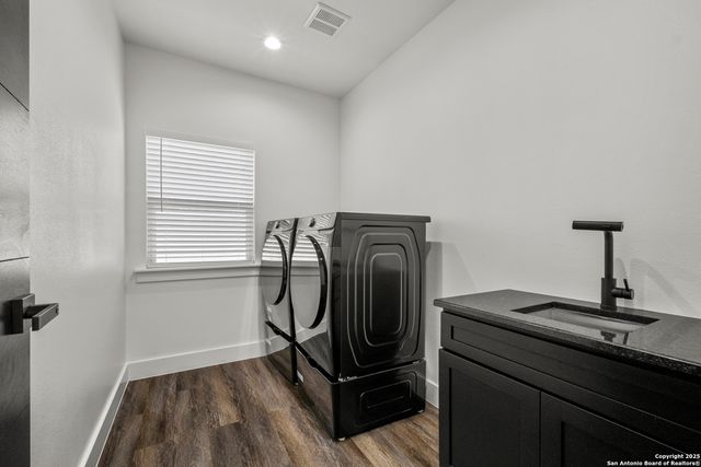 823 W PYRON AVE, San Antonio, TX 78221