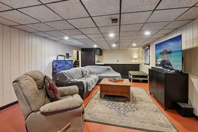 7605 Banks Street, Justice, IL 60458