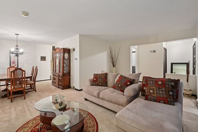 7605 Banks Street, Justice, IL 60458