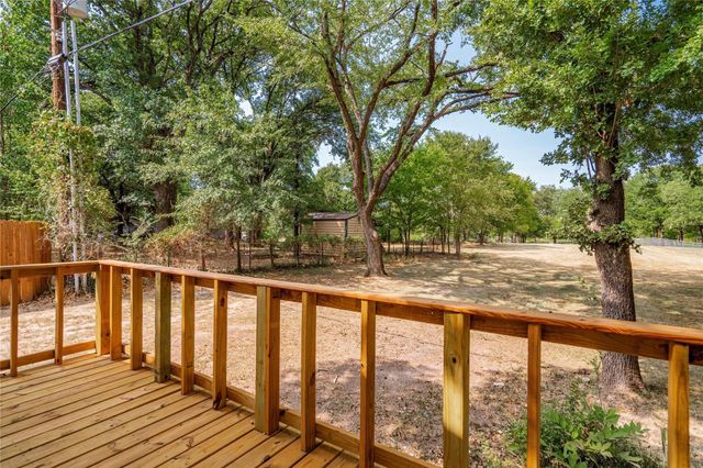 1632 E Crestway Drive, West Tawakoni, TX 75474