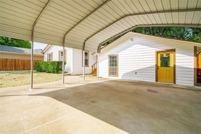 1632 E Crestway Drive, West Tawakoni, TX 75474