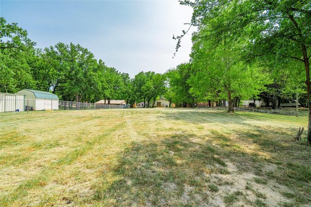1632 E Crestway Drive, West Tawakoni, TX 75474