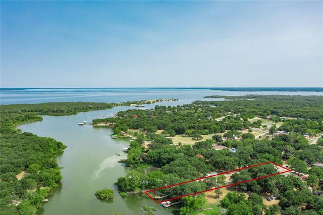 1632 E Crestway Drive, West Tawakoni, TX 75474